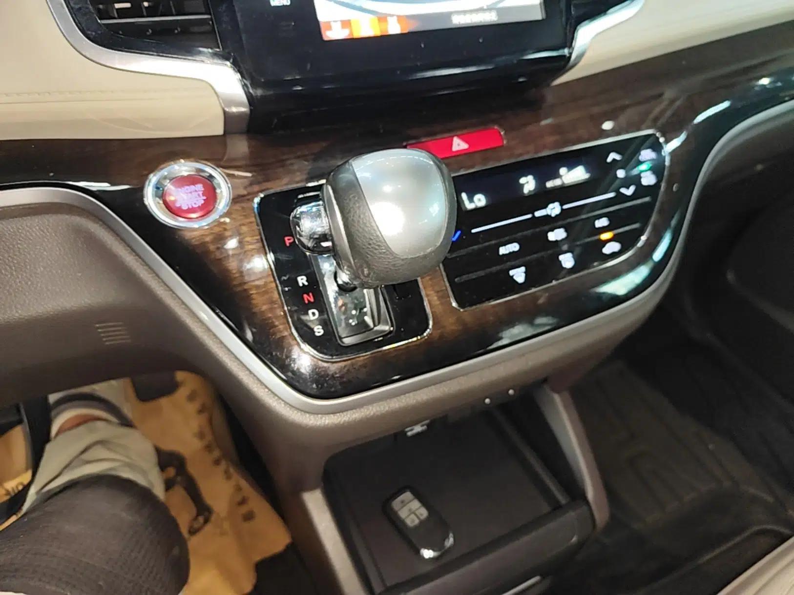 Honda Odyssey 2015 2.4L Smart Edition — миниатюра 21