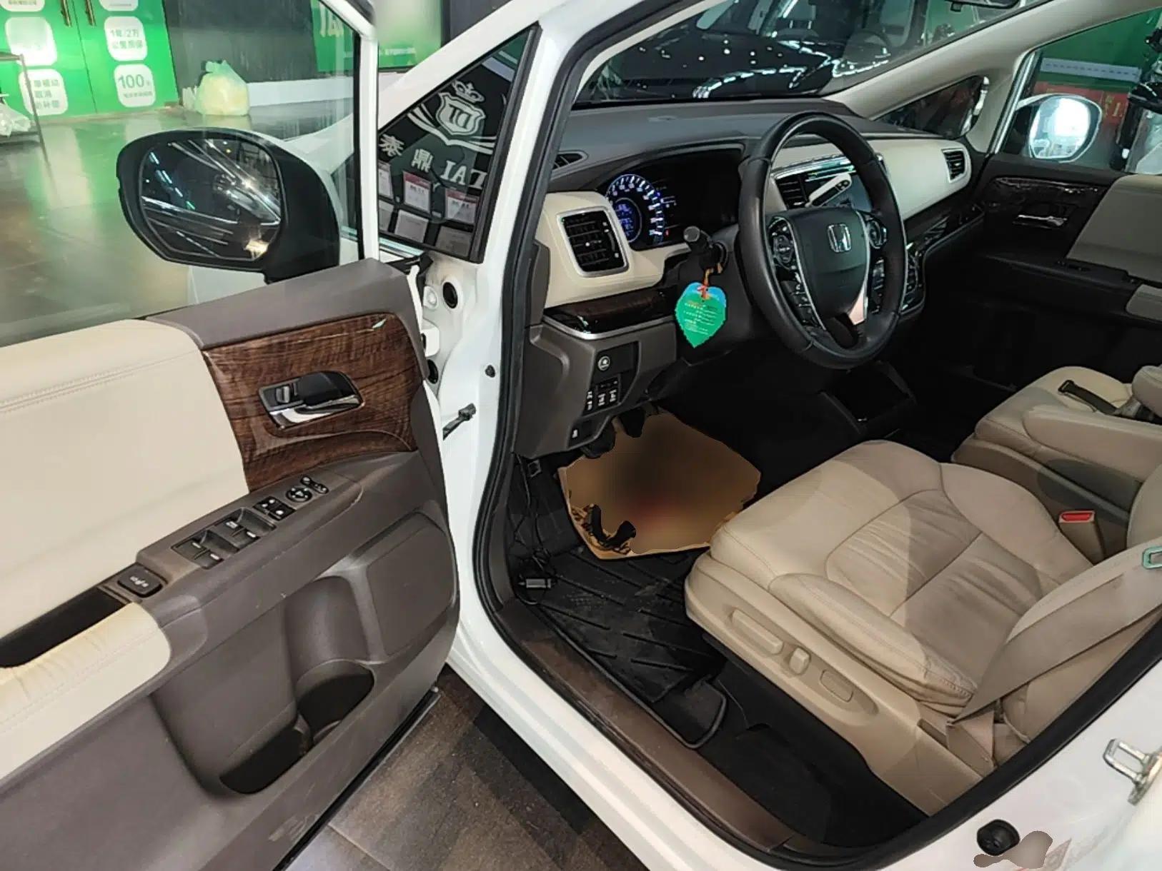 Honda Odyssey 2015 2.4L Smart Edition — миниатюра 23