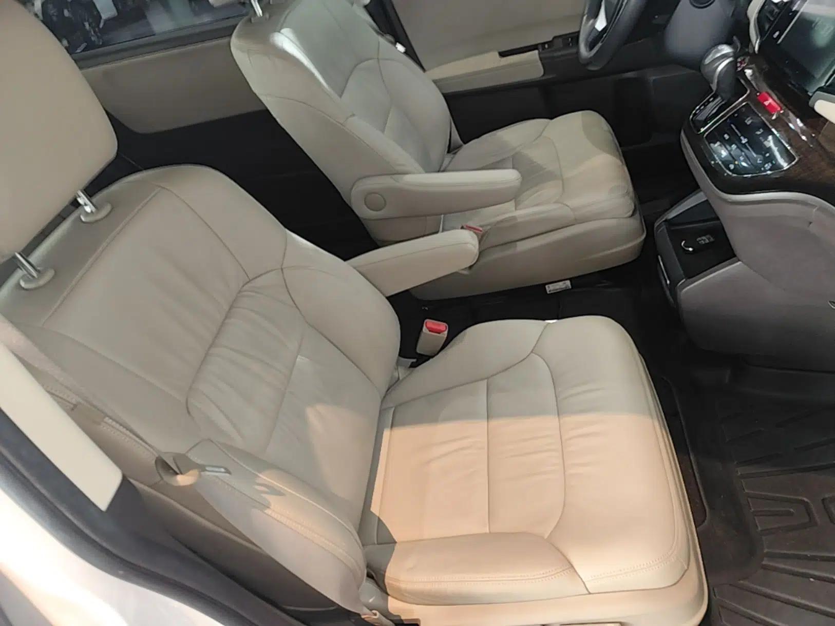 Honda Odyssey 2015 2.4L Smart Edition — миниатюра 24