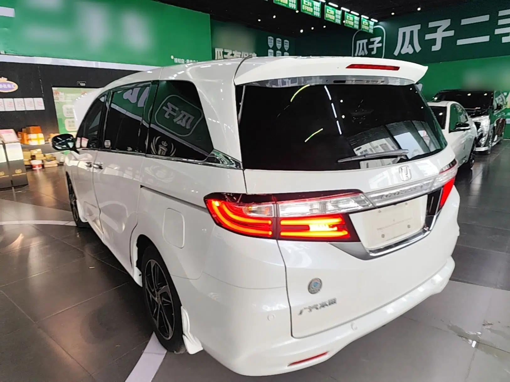 Honda Odyssey 2015 2.4L Smart Edition — миниатюра 4