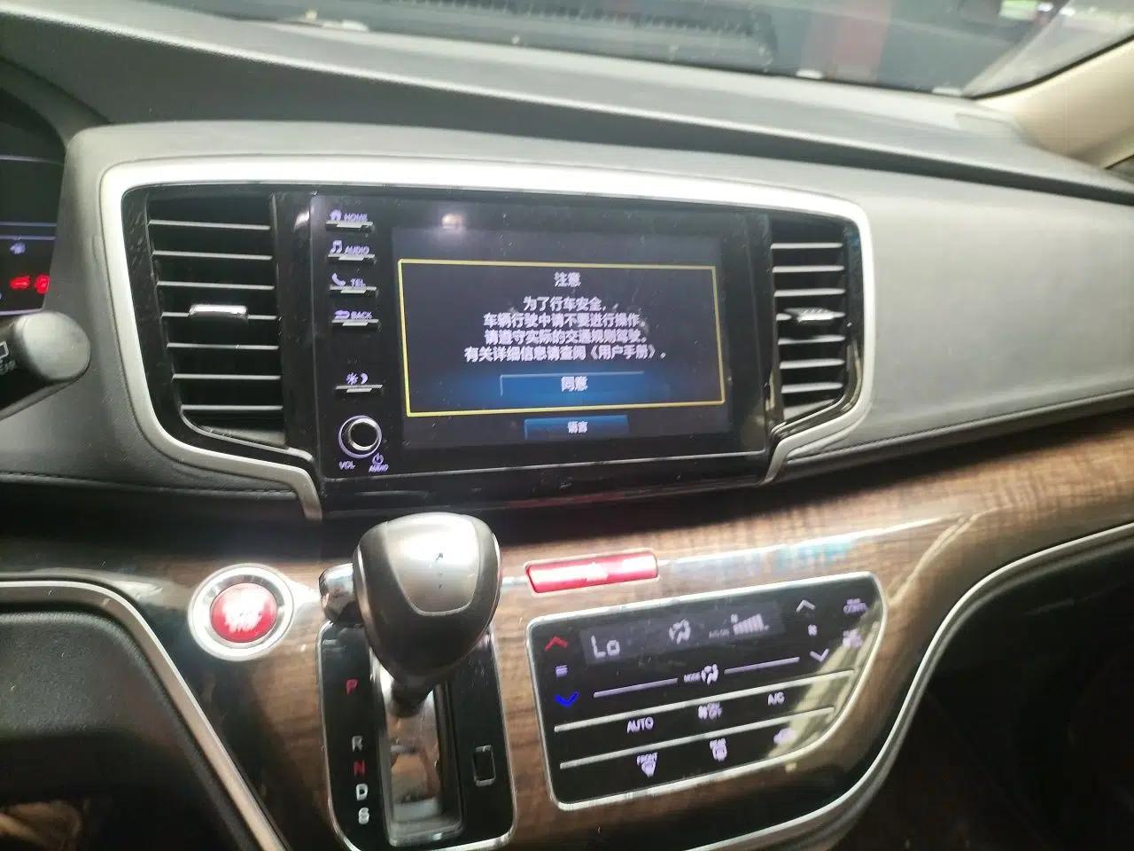 Honda Odyssey 2015 2.4L Smart Edition — миниатюра 13