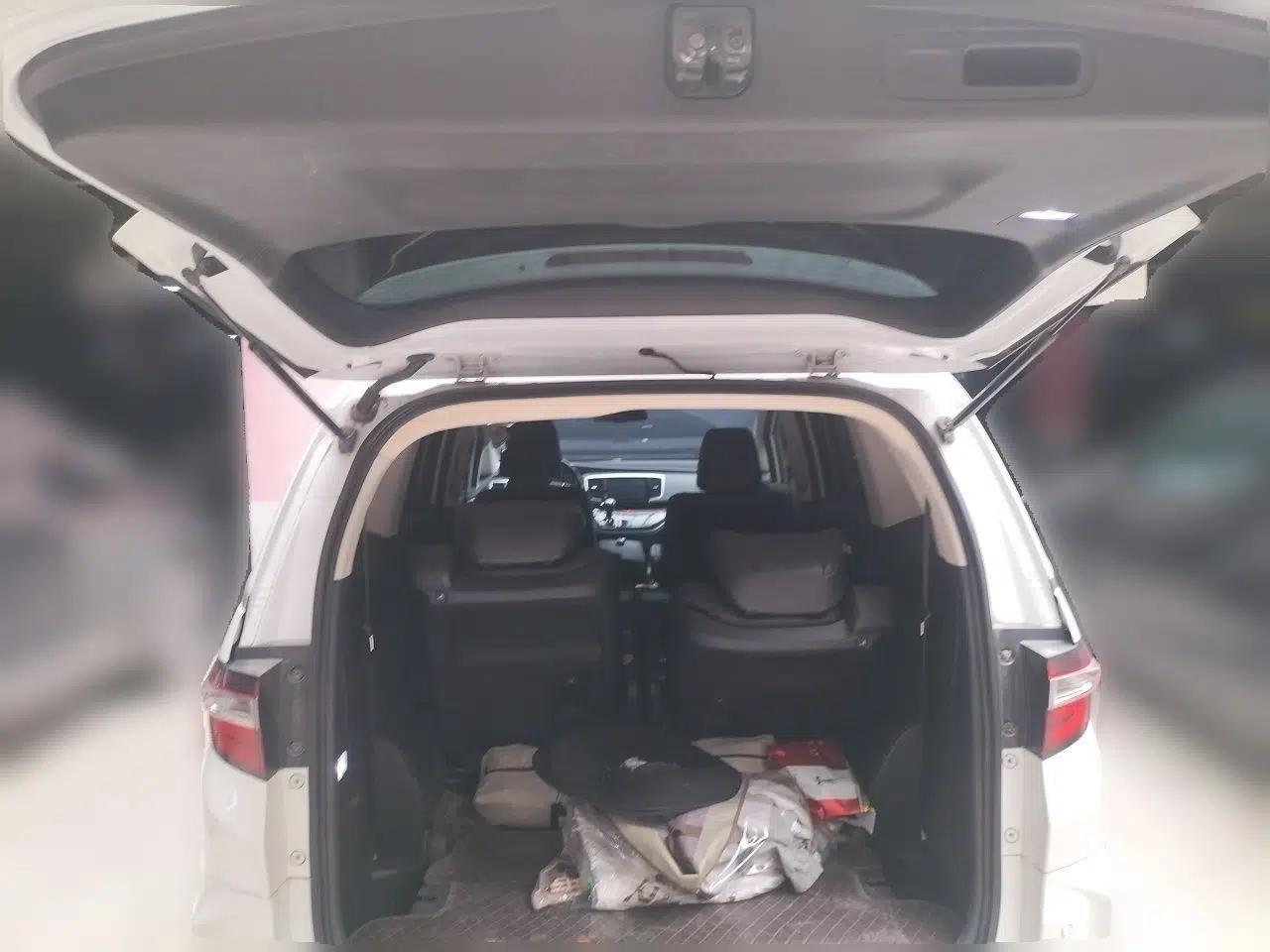 Honda Odyssey 2015 2.4L Smart Edition — миниатюра 19