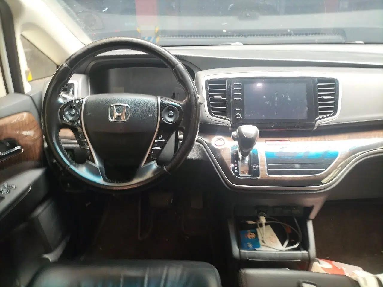 Honda Odyssey 2015 2.4L Smart Edition — миниатюра 9