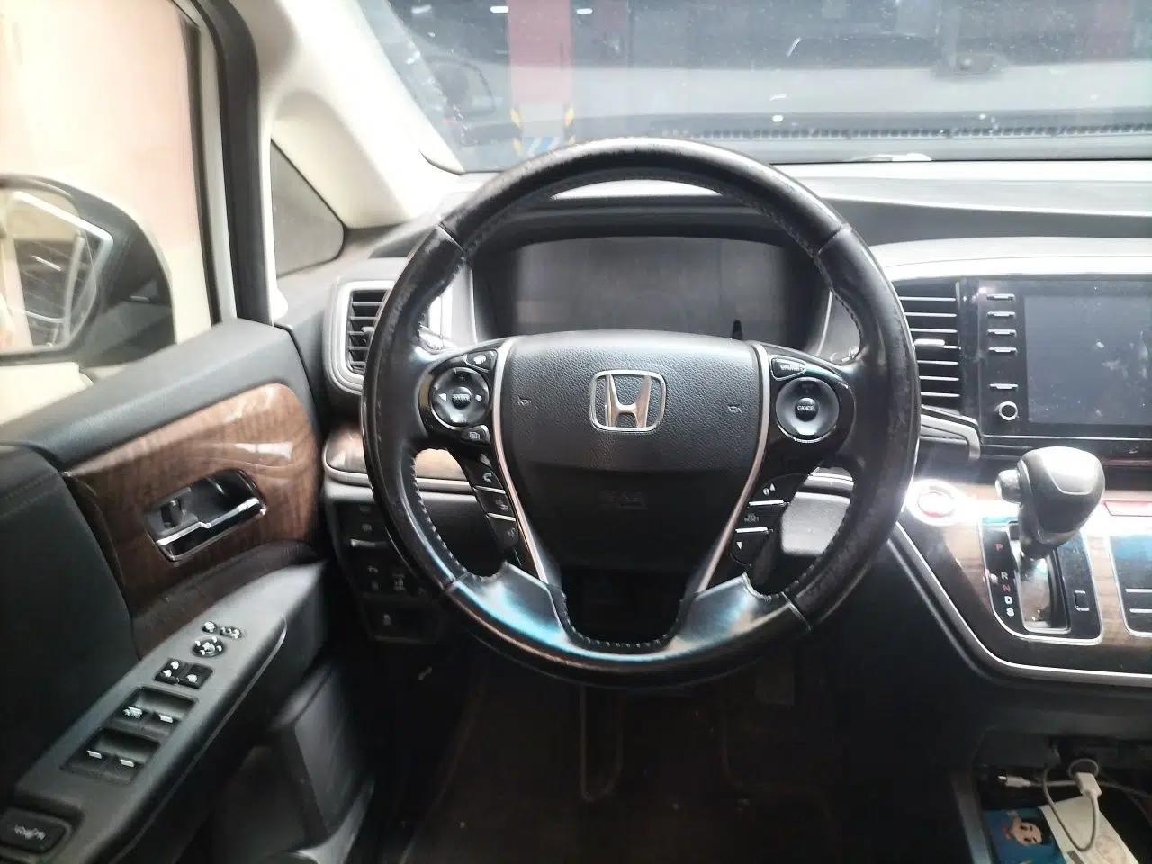 Honda Odyssey 2015 2.4L Smart Edition — миниатюра 10