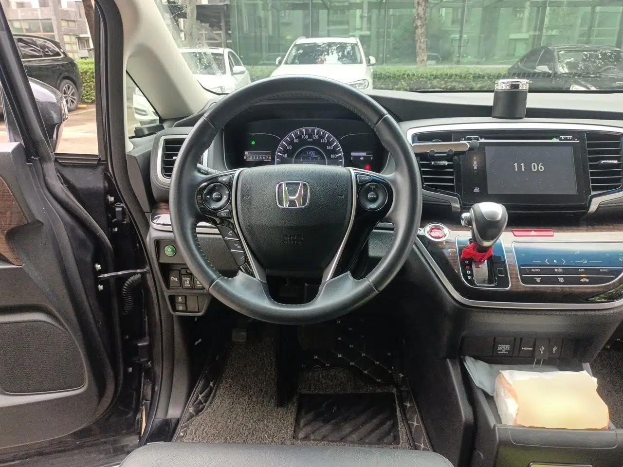 Honda Odyssey 2017 2.4L Smart Edition — миниатюра 10