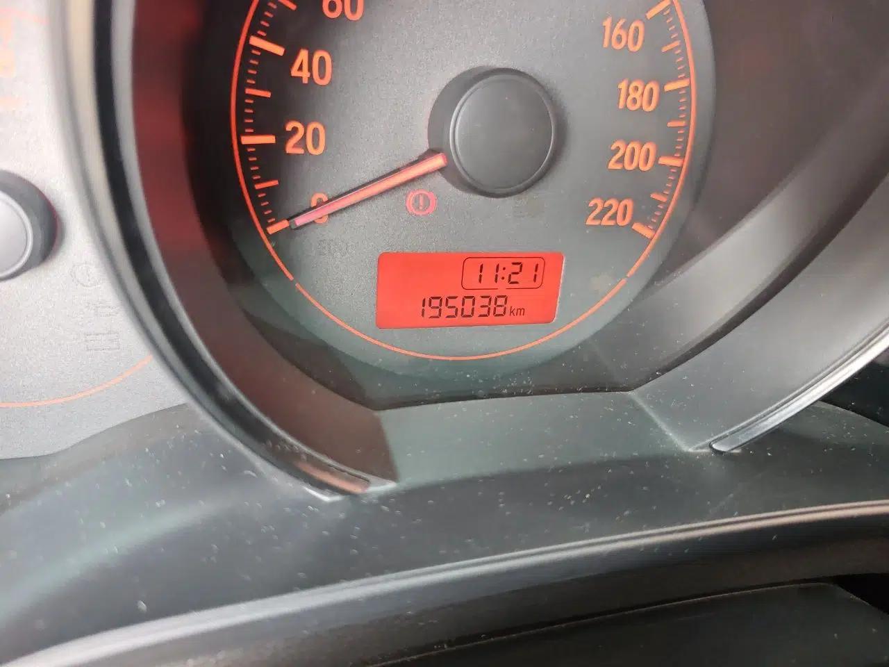 Honda Fit 2014 1.5L LX Manual Comfort Model — миниатюра 12