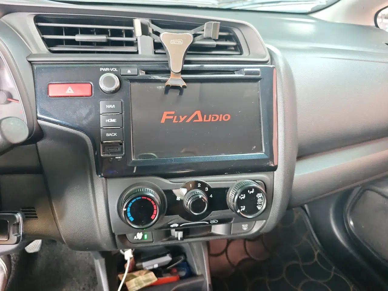 Honda Fit 2014 1.5L LX Manual Comfort Model — миниатюра 13