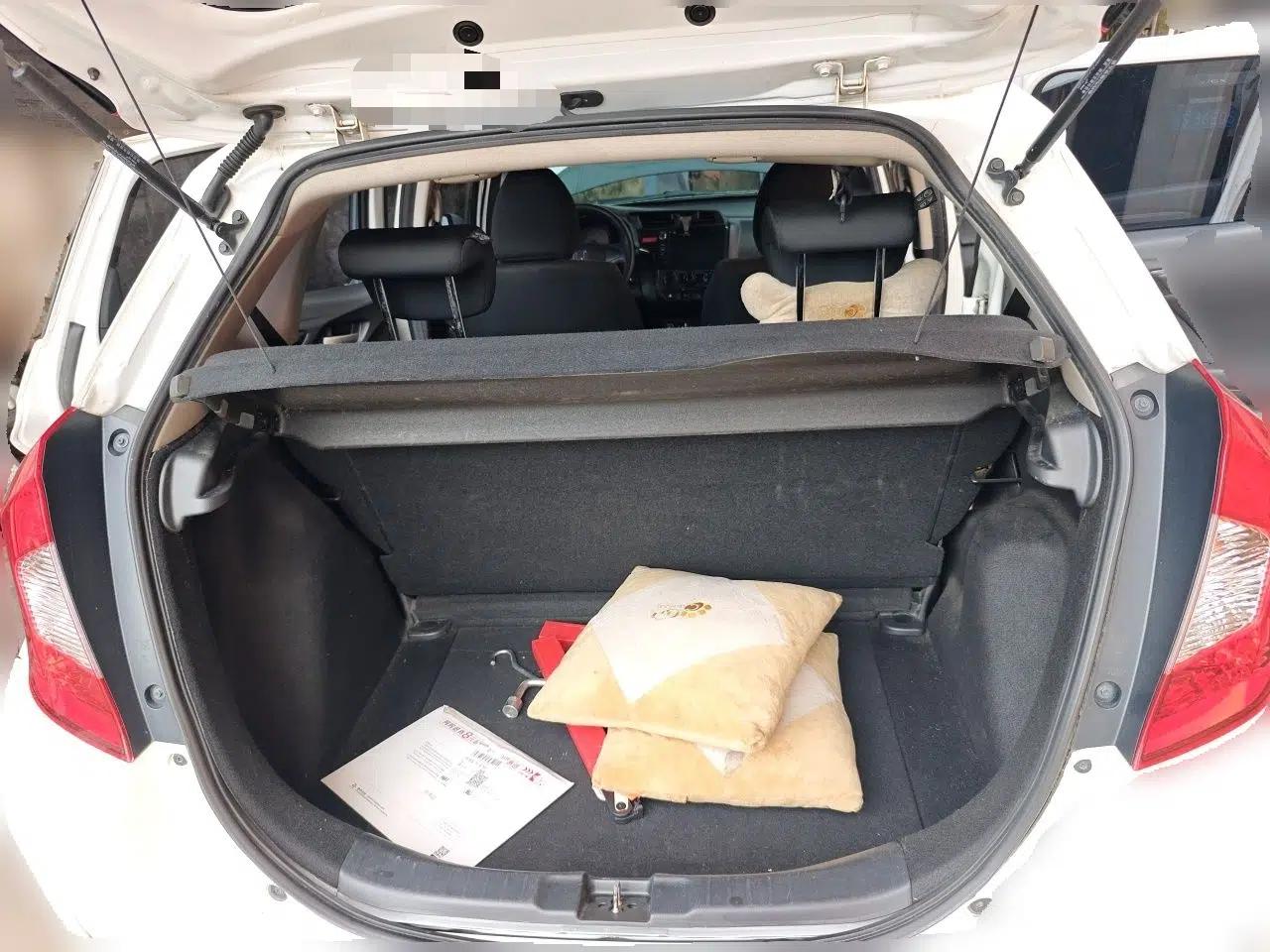 Honda Fit 2014 1.5L LX Manual Comfort Model — миниатюра 19