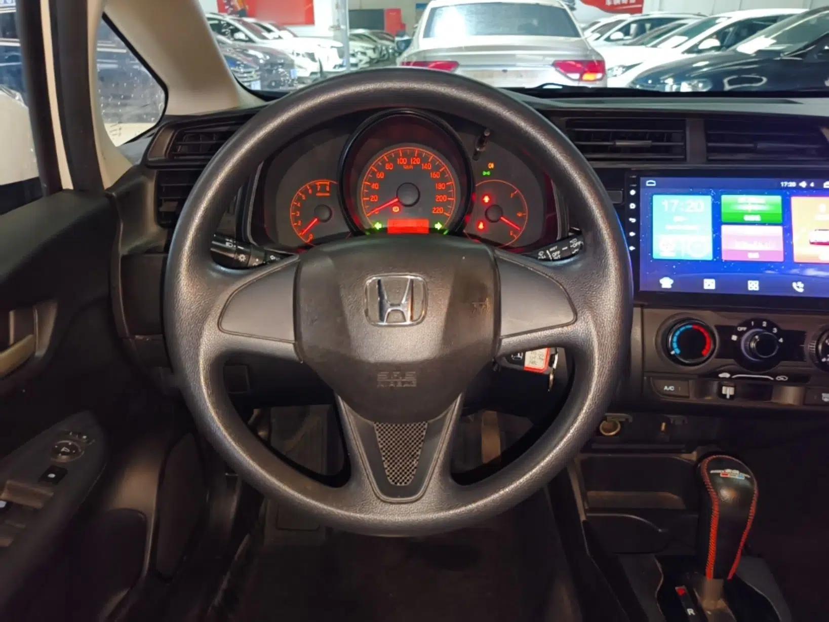 Honda Fit 2018 1.5L CVT Comfort Version — миниатюра 13