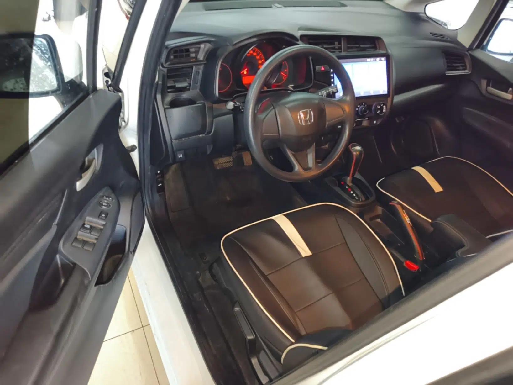 Honda Fit 2018 1.5L CVT Comfort Version — миниатюра 18