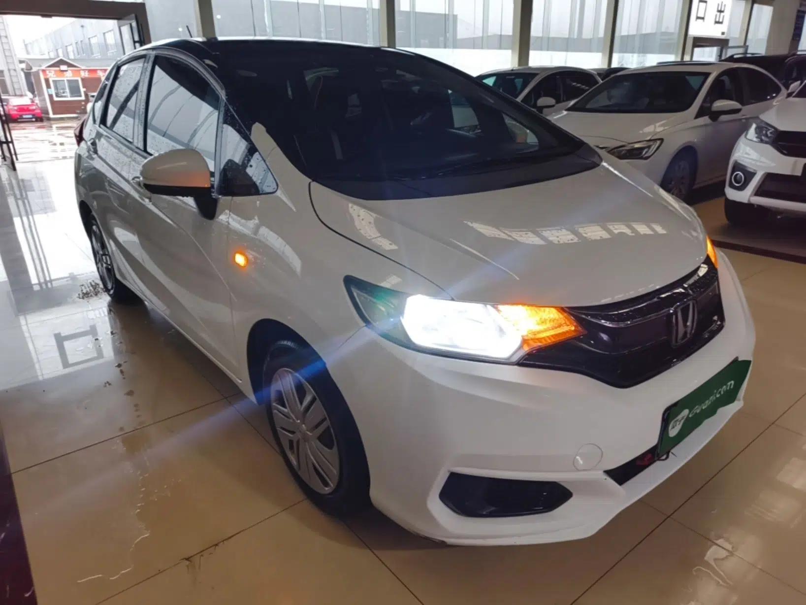 Honda Fit 2018 1.5L CVT Comfort Version — миниатюра 3
