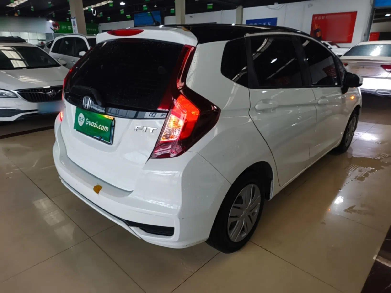 Honda Fit 2018 1.5L CVT Comfort Version — миниатюра 6