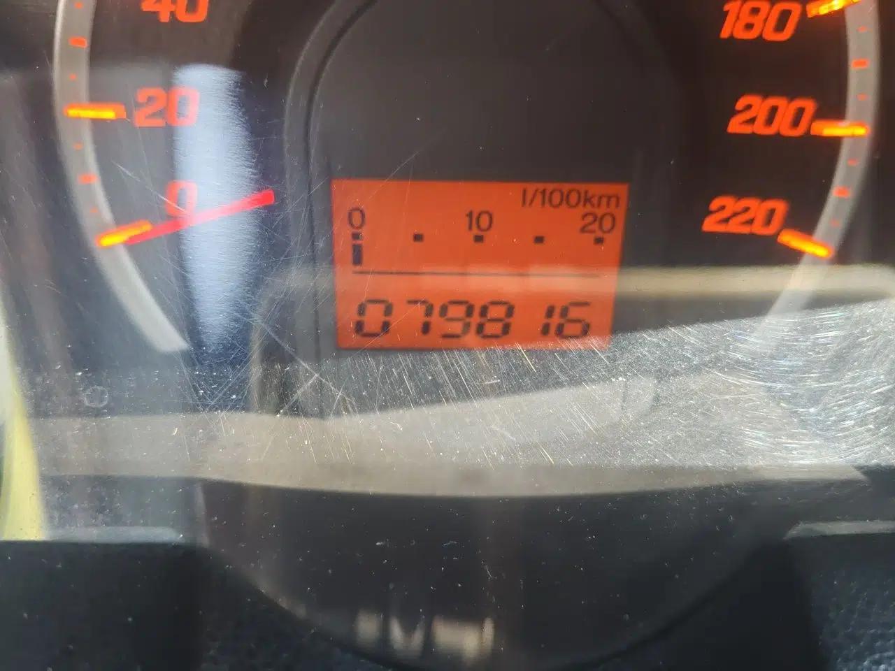 Honda Fit 2011 1.3L automatic comfort version — миниатюра 12
