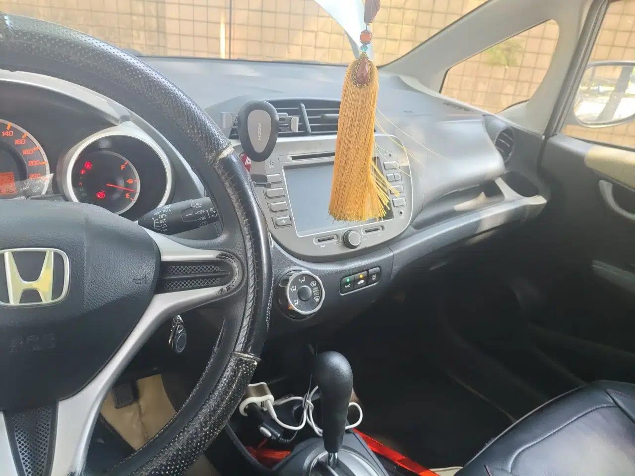 Honda Fit 2011 1.3L automatic comfort version — миниатюра 13