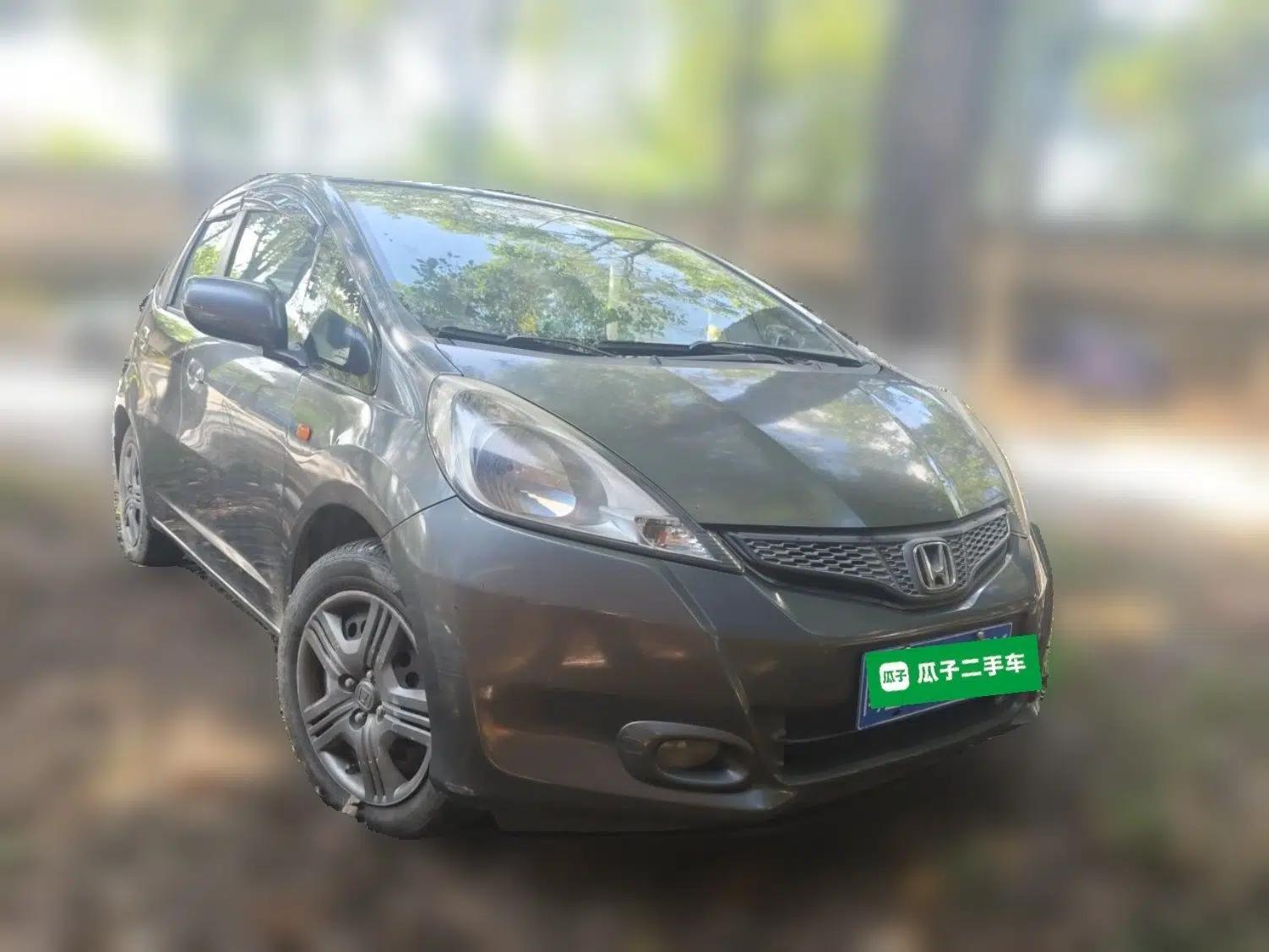 Honda Fit 2011 1.3L automatic comfort version — миниатюра 3