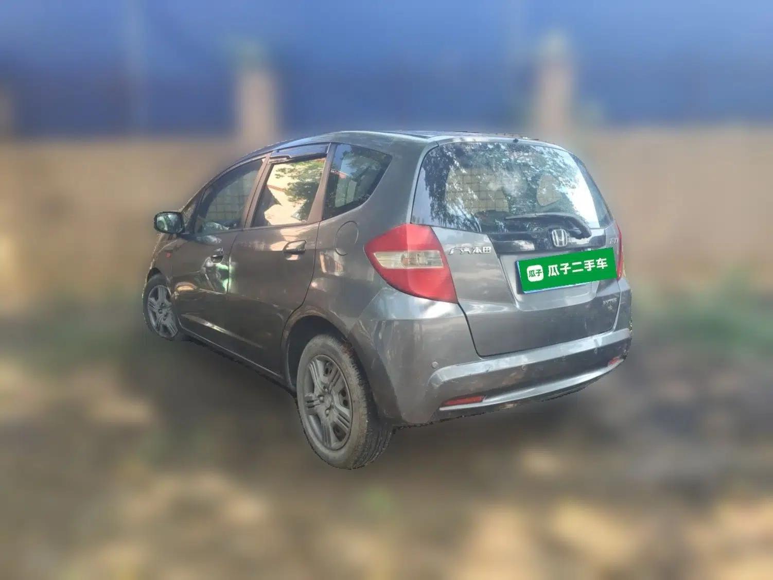 Honda Fit 2011 1.3L automatic comfort version — миниатюра 4