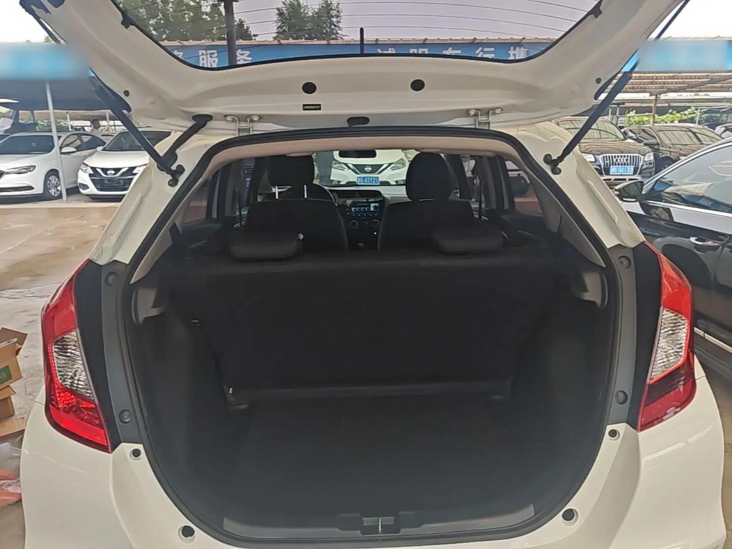 Honda Fit 2018 1.5L CVT Comfort Version — миниатюра 22