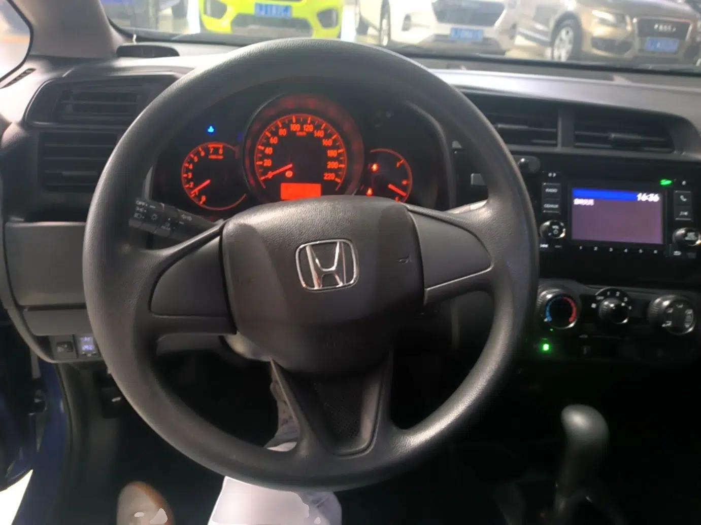 Honda Fit 2018 1.5L CVT Comfort Version — миниатюра 13