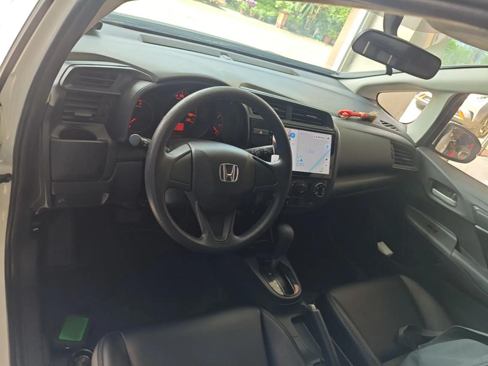Honda Fit 2018 1.5L CVT Comfort Version — миниатюра 12