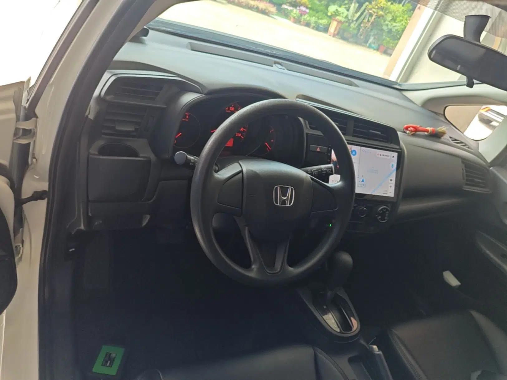 Honda Fit 2018 1.5L CVT Comfort Version — миниатюра 13