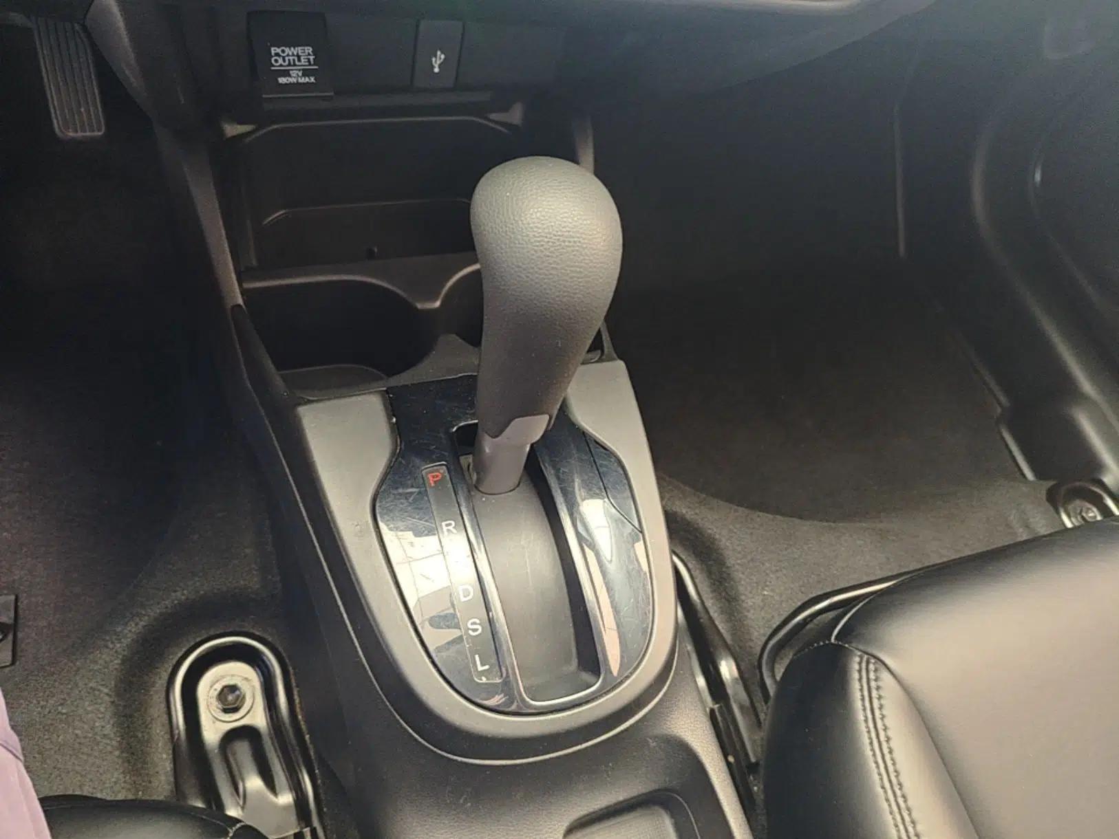 Honda Fit 2018 1.5L CVT Comfort Version — миниатюра 16