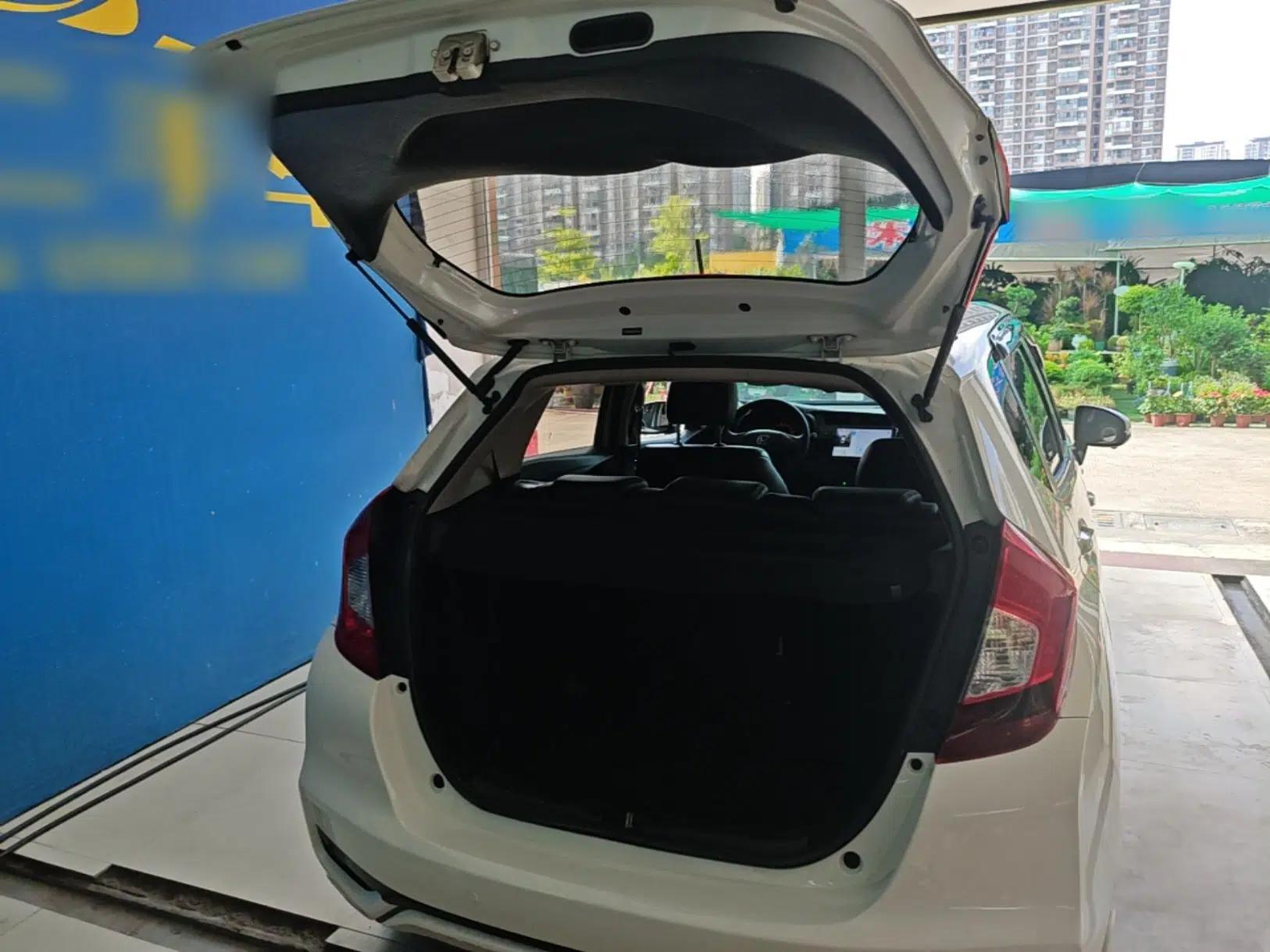 Honda Fit 2018 1.5L CVT Comfort Version — миниатюра 22