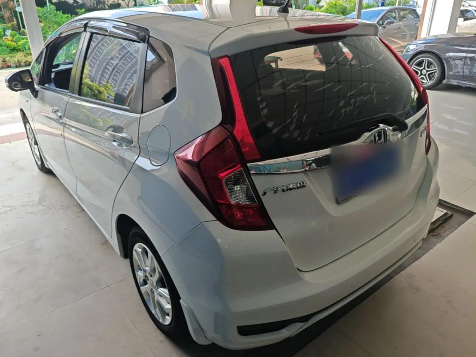 Honda Fit 2018 1.5L CVT Comfort Version — миниатюра 4