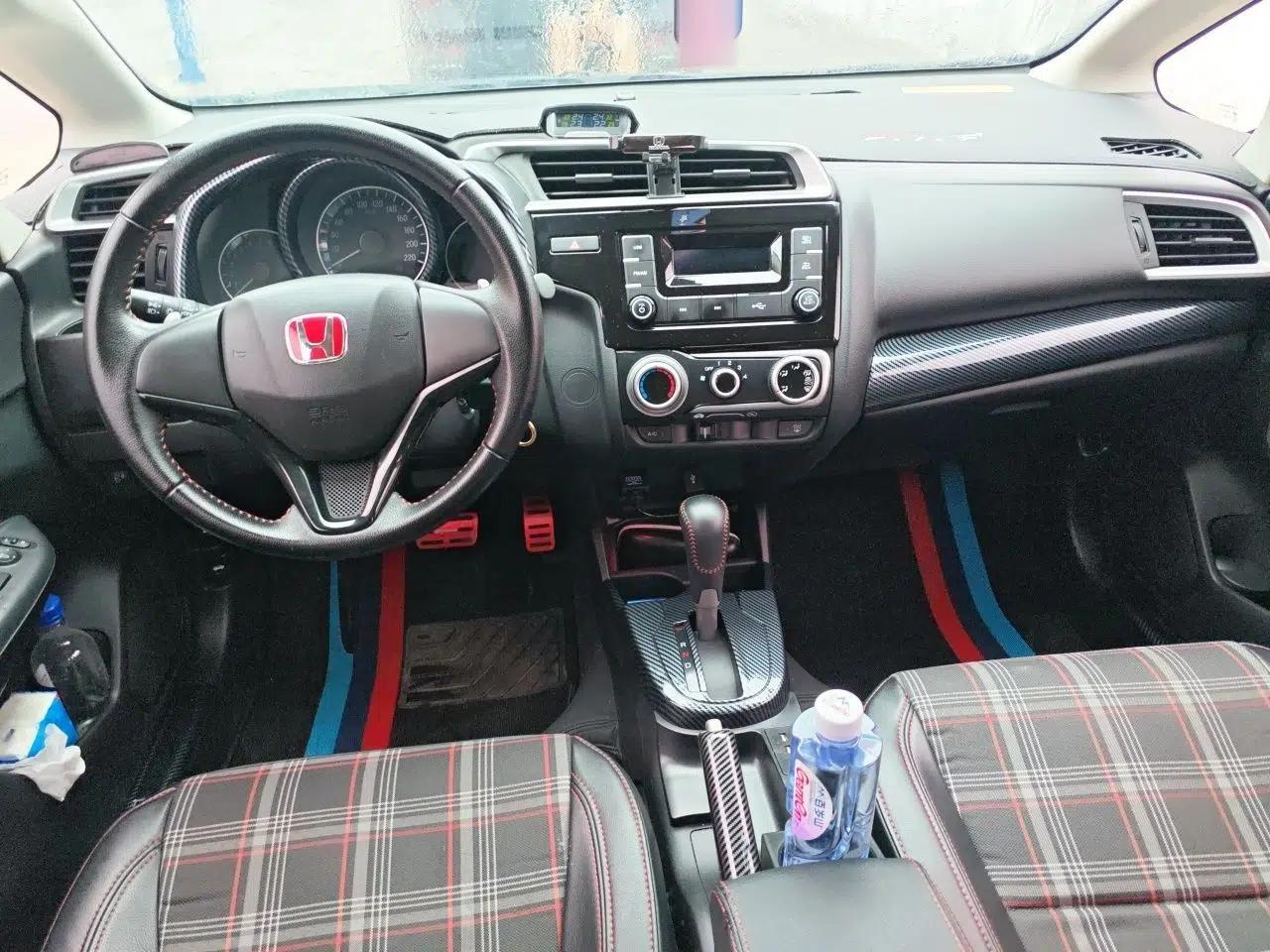 Honda Fit 2018 1.5L CVT Trendy Run+ Edition — миниатюра 9