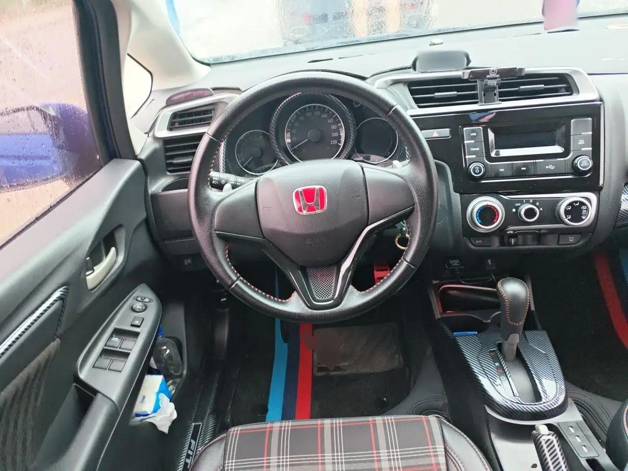 Honda Fit 2018 1.5L CVT Trendy Run+ Edition — миниатюра 10