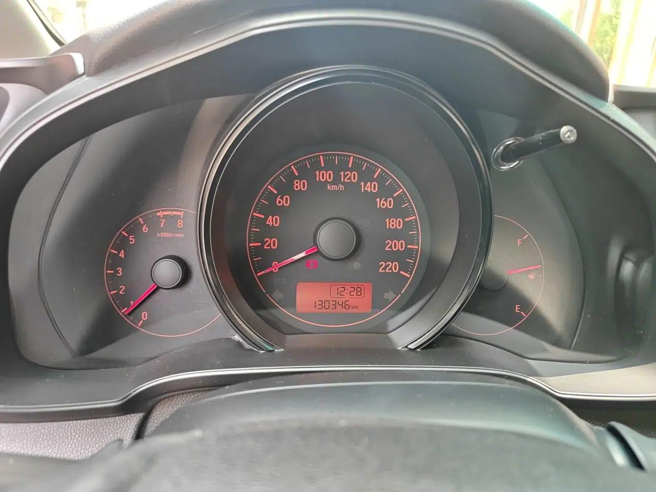 Honda Fit 2018 1.5L Manual Comfort Version — миниатюра 11
