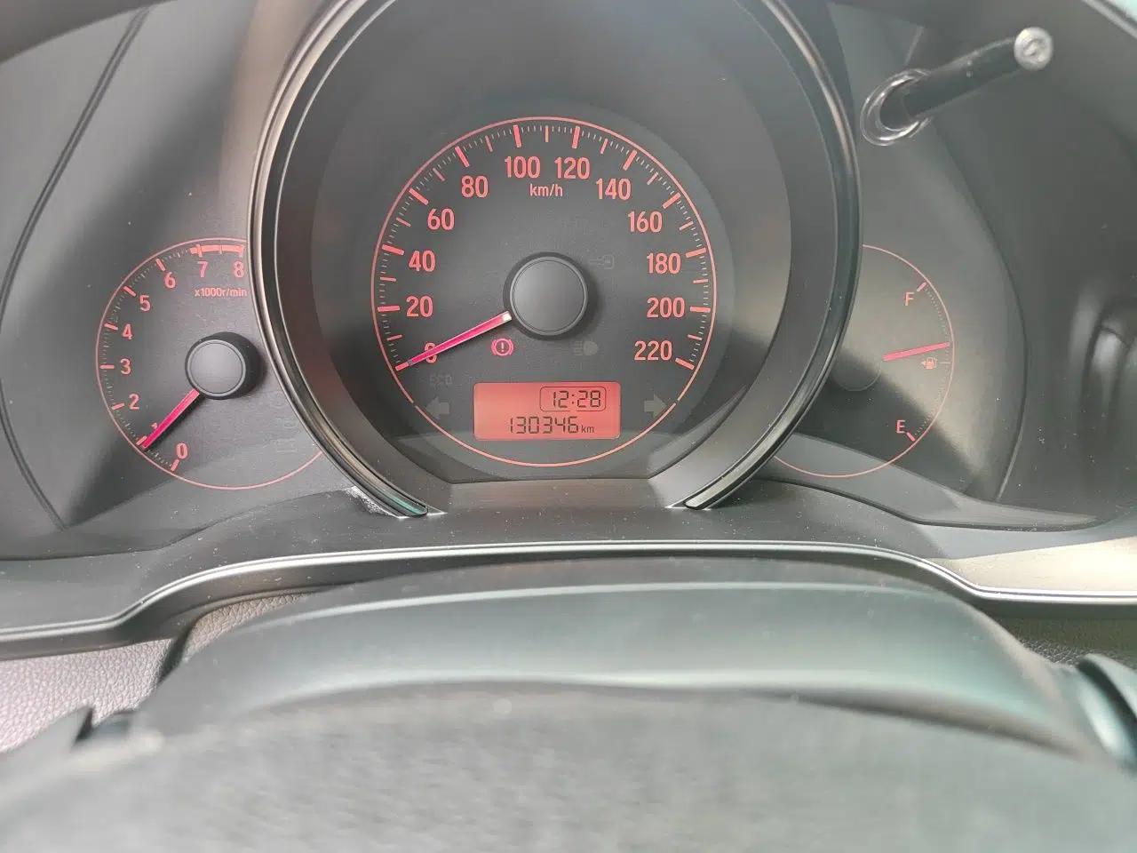 Honda Fit 2018 1.5L Manual Comfort Version — миниатюра 12
