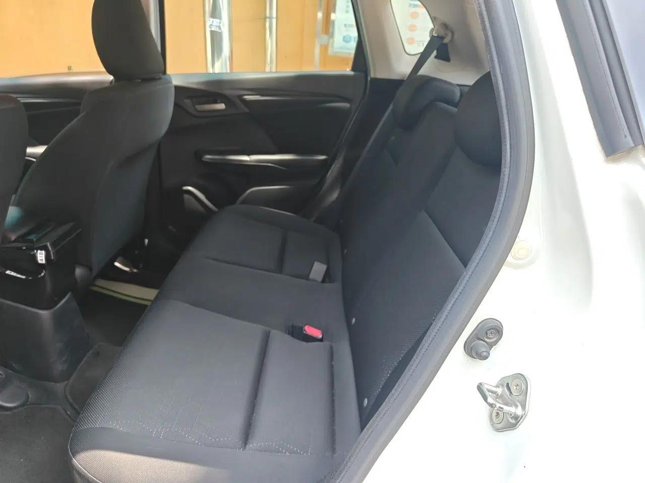 Honda Fit 2018 1.5L Manual Comfort Version — миниатюра 17