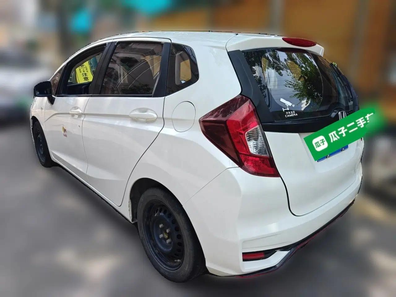 Honda Fit 2018 1.5L Manual Comfort Version — миниатюра 4