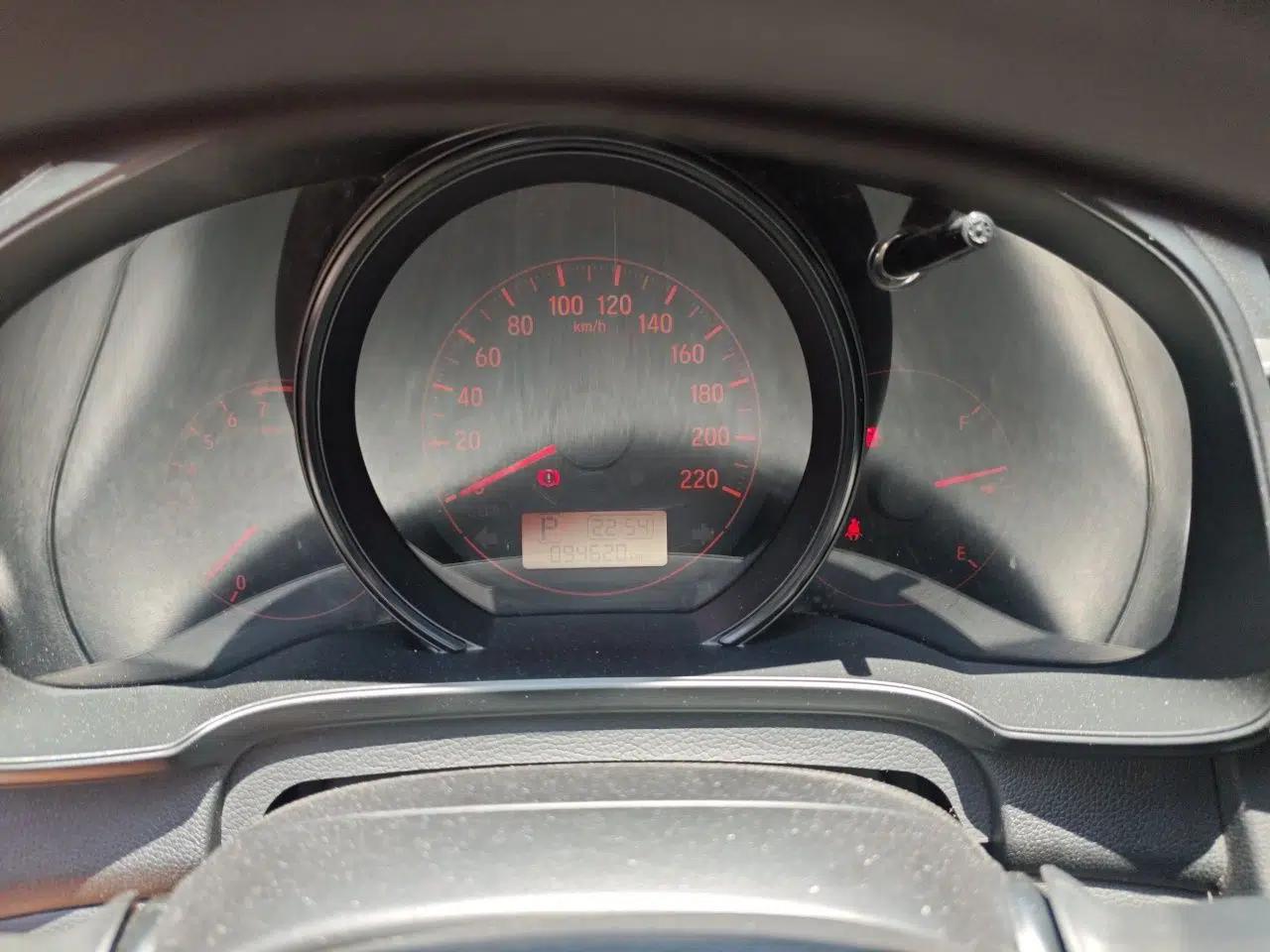 Honda Fit 2018 1.5L CVT Comfort Version — миниатюра 11