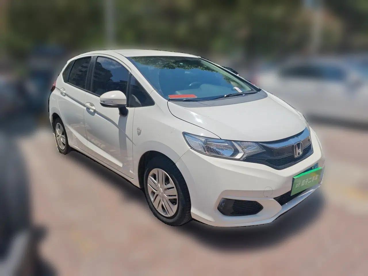 Honda Fit 2018 1.5L CVT Comfort Version — миниатюра 3
