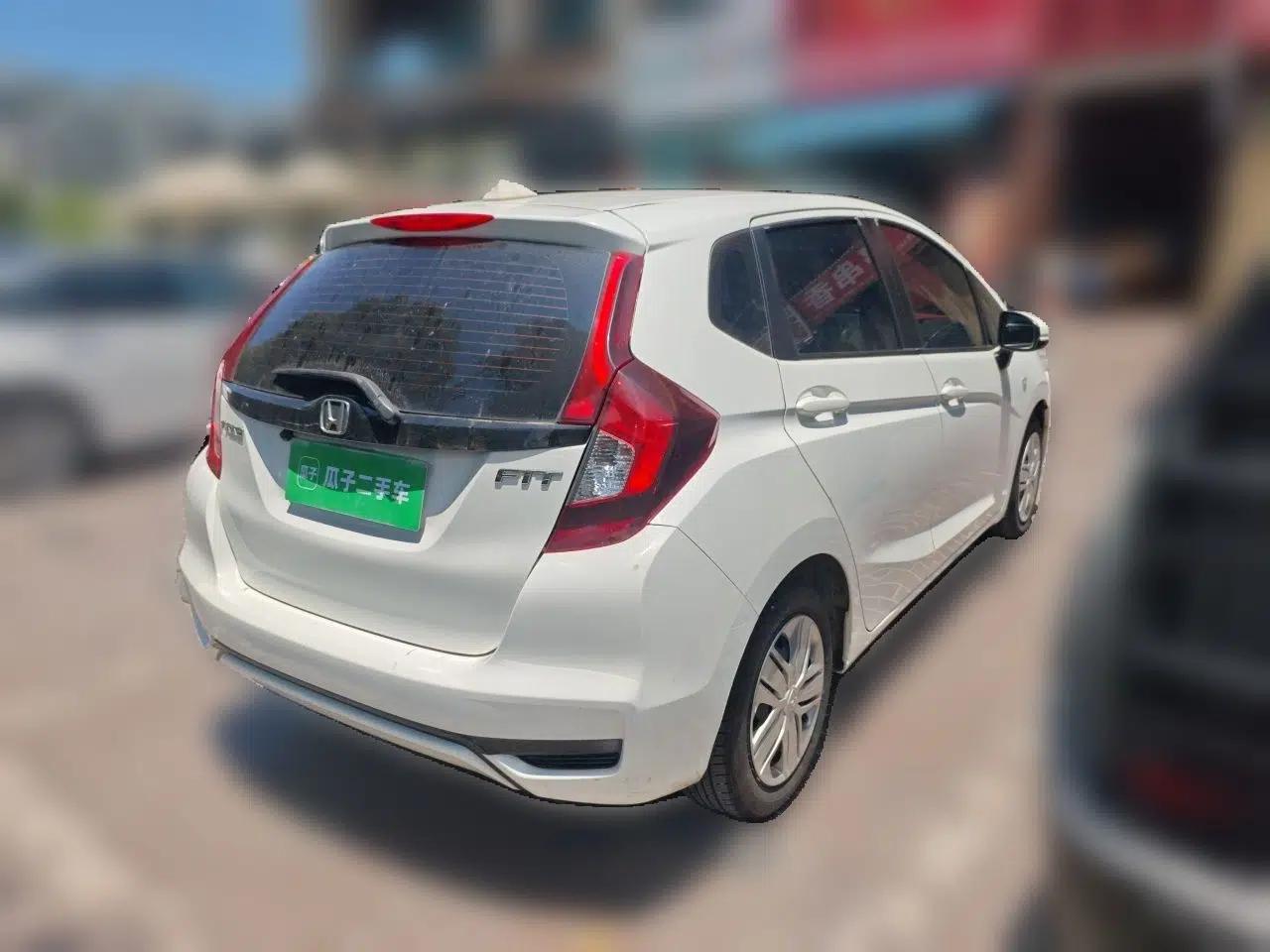 Honda Fit 2018 1.5L CVT Comfort Version — миниатюра 6