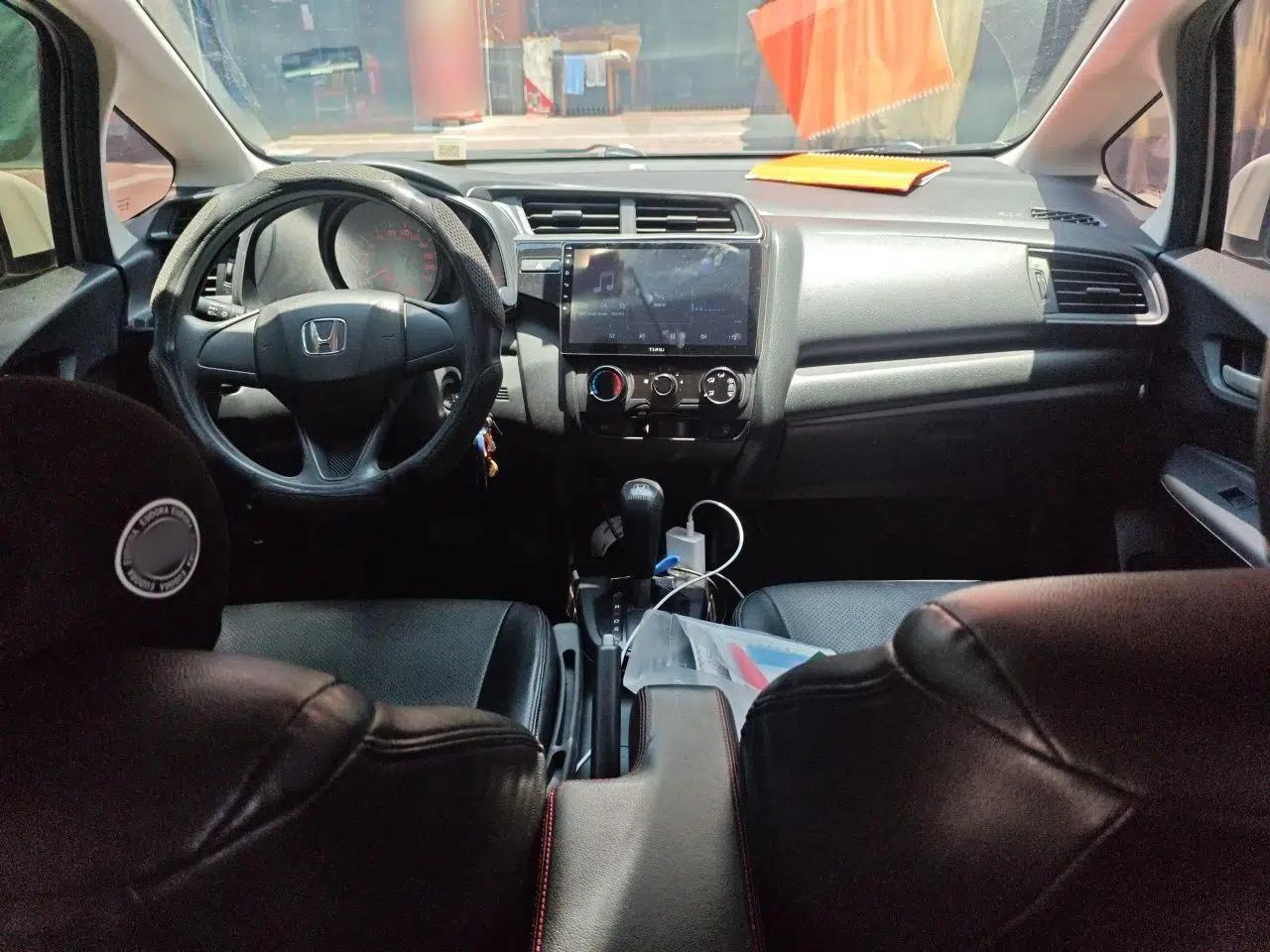 Honda Fit 2018 1.5L CVT Comfort Version — миниатюра 9