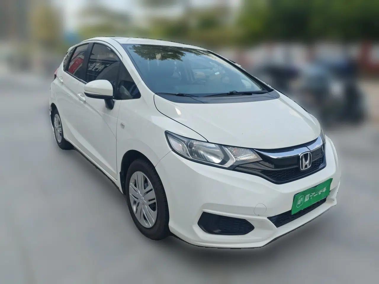 Honda Fit 2018 1.5L CVT Comfort Version — миниатюра 3