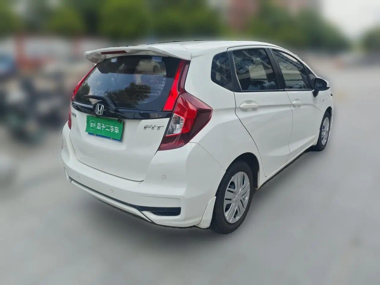 Honda Fit 2018 1.5L CVT Comfort Version — миниатюра 6