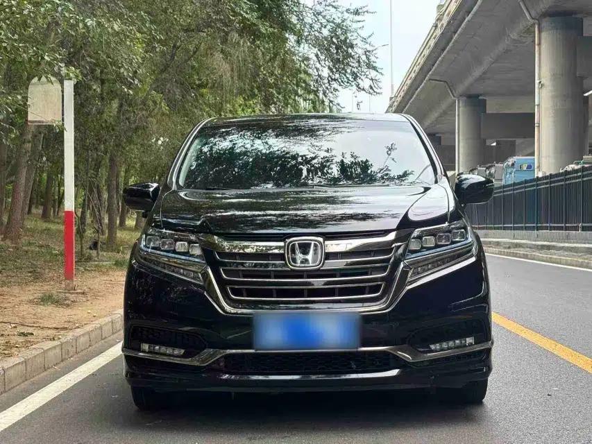 Honda Elysion 2019 2.0L Hybrid Luxury Edition — миниатюра 2