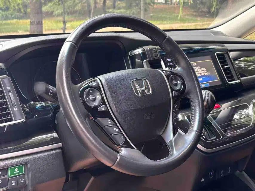 Honda Elysion 2019 2.0L Hybrid Luxury Edition — миниатюра 11