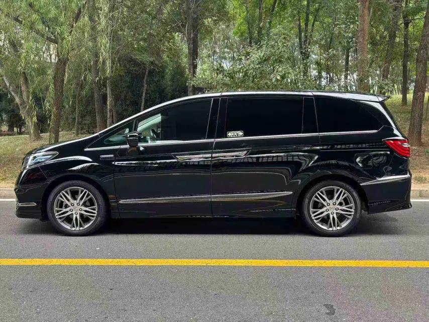 Honda Elysion 2019 2.0L Hybrid Luxury Edition — миниатюра 3