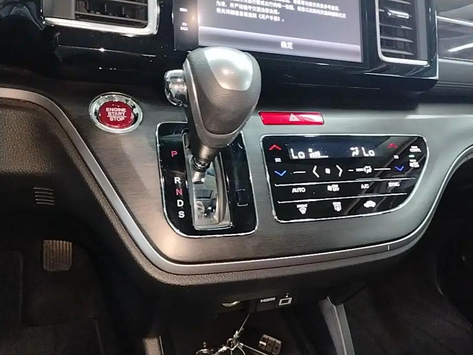 Honda Elysion 2016 2.4L Style Edition — миниатюра 16