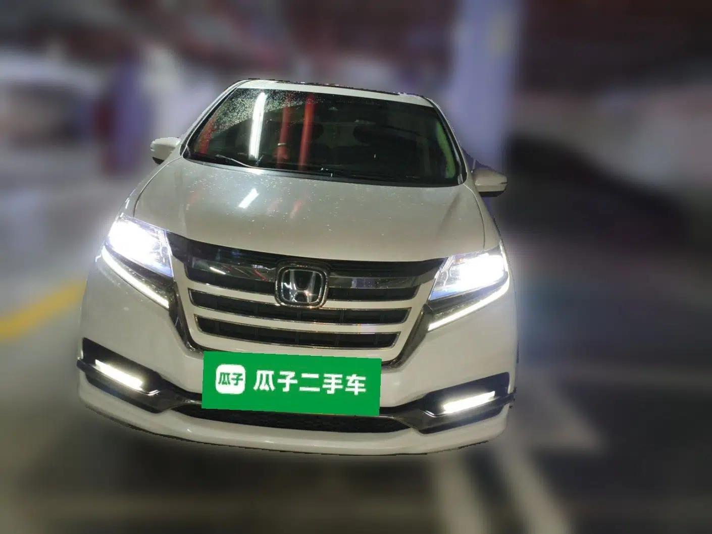 Honda Elysion 2019 2.0L Hybrid Luxury Edition — миниатюра 2
