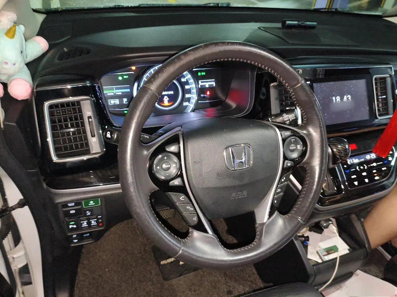 Honda Elysion 2019 2.0L Hybrid Luxury Edition — миниатюра 10