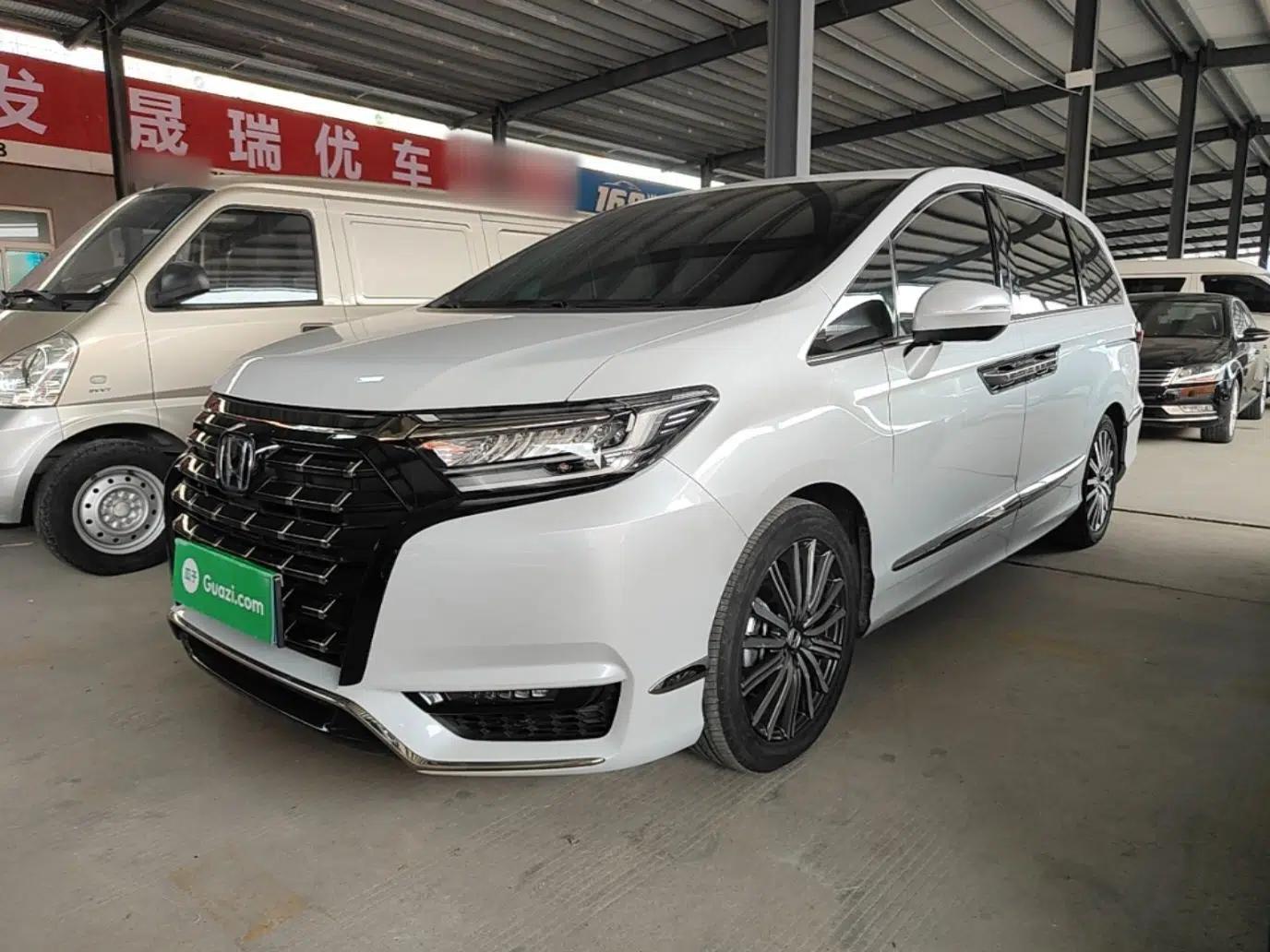 Honda Elysion 2024 2.0L eHEV Luxury Edition — миниатюра 1