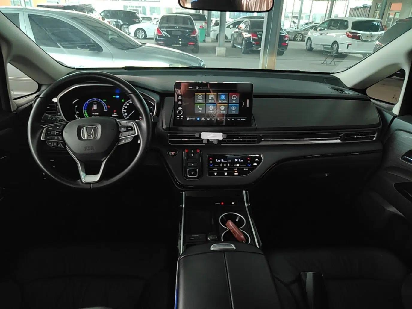 Honda Elysion 2024 2.0L eHEV Luxury Edition — миниатюра 12