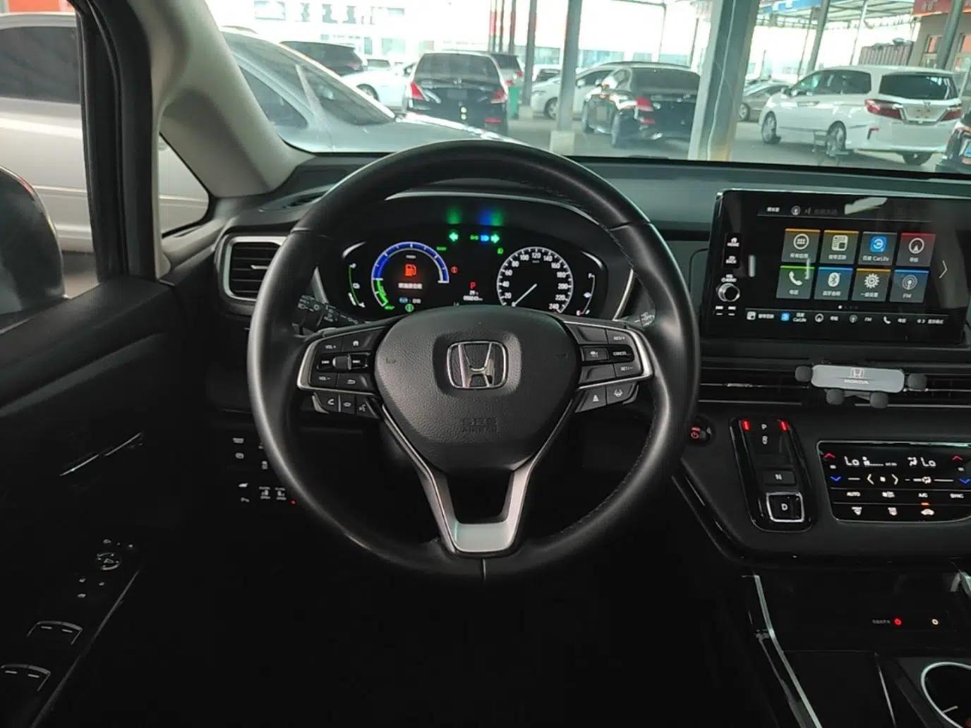 Honda Elysion 2024 2.0L eHEV Luxury Edition — миниатюра 13