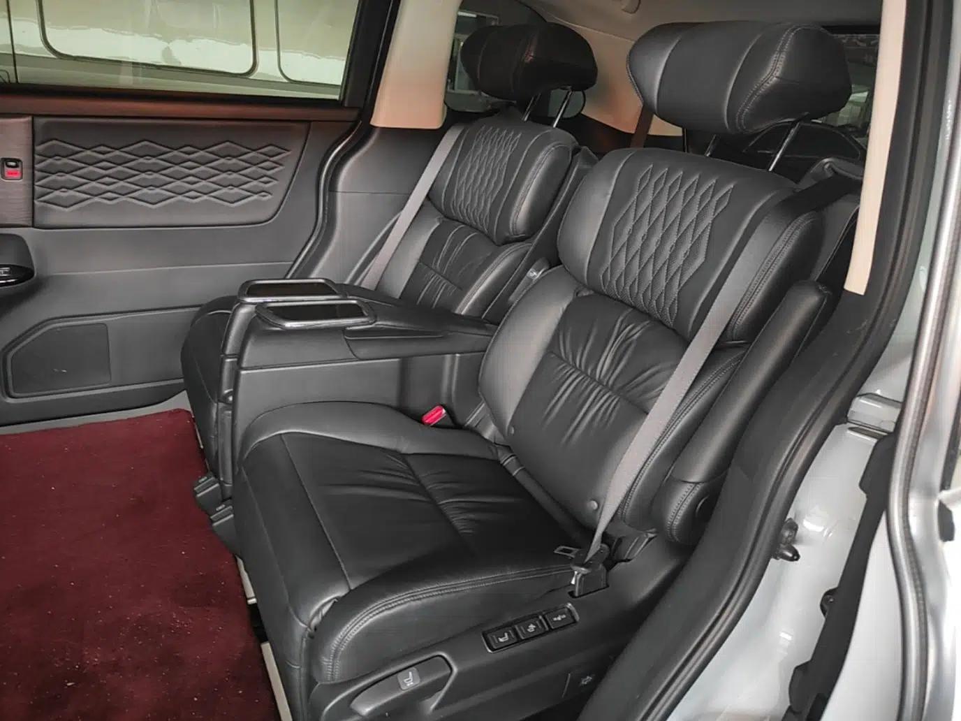 Honda Elysion 2024 2.0L eHEV Luxury Edition — миниатюра 20