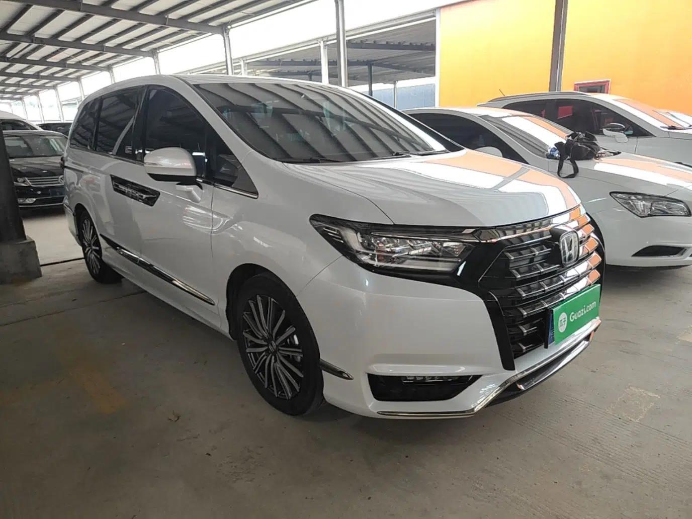 Honda Elysion 2024 2.0L eHEV Luxury Edition — миниатюра 3